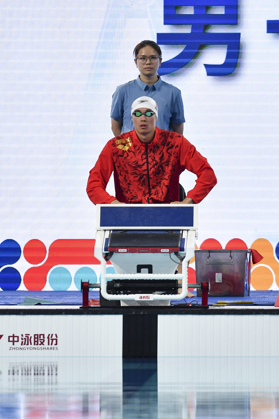 米蝶泳决赛, 则在蝶泳赛